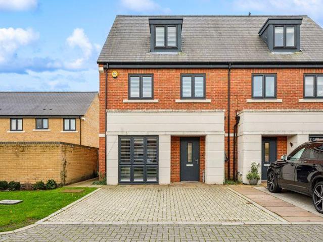 House for sale in Lower Green Esher, Blackhills