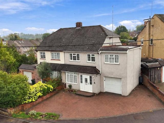 House for sale in Sutton at Hone, Dartford