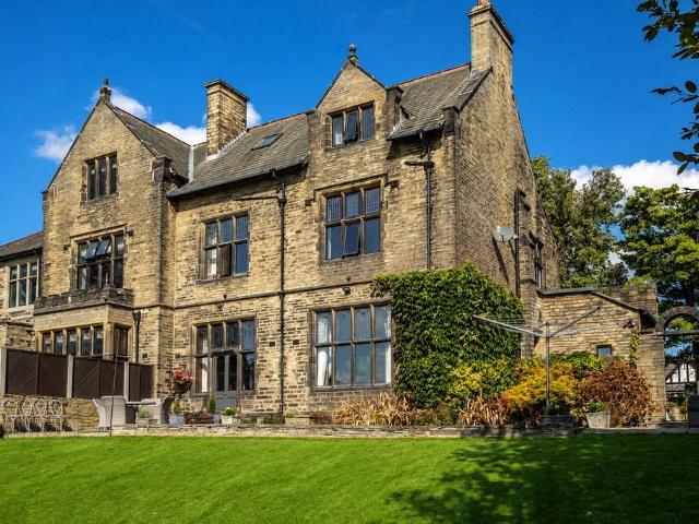 House for sale in Hipperholme, West Yorkshire