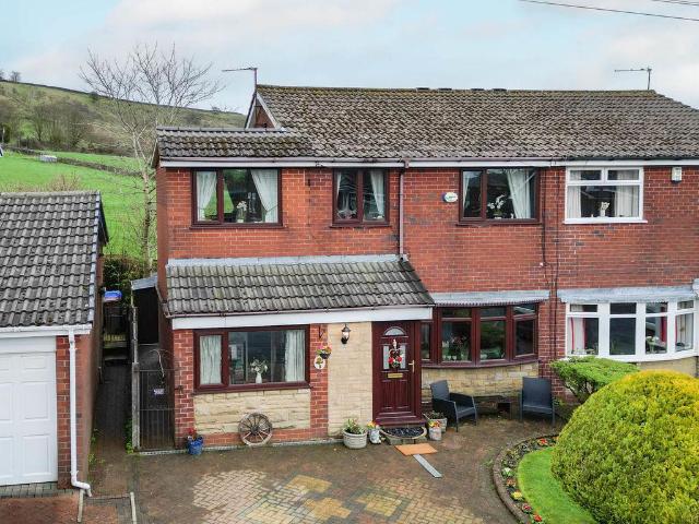 House for sale in Wardle, Burnedge