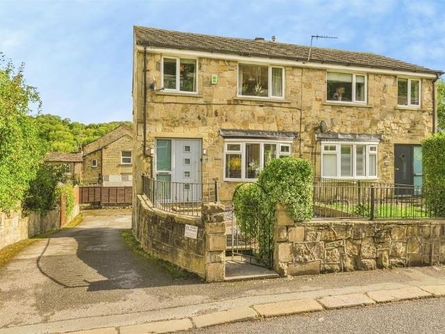 House for sale in Armitage Bridge, West Yorkshire