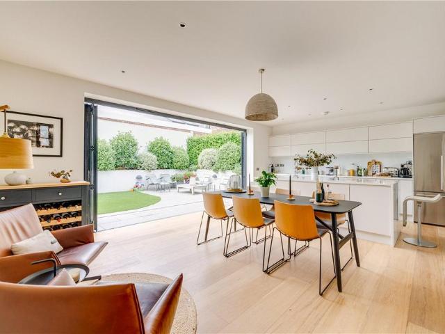 House for sale in Sheen Mount, Greater London