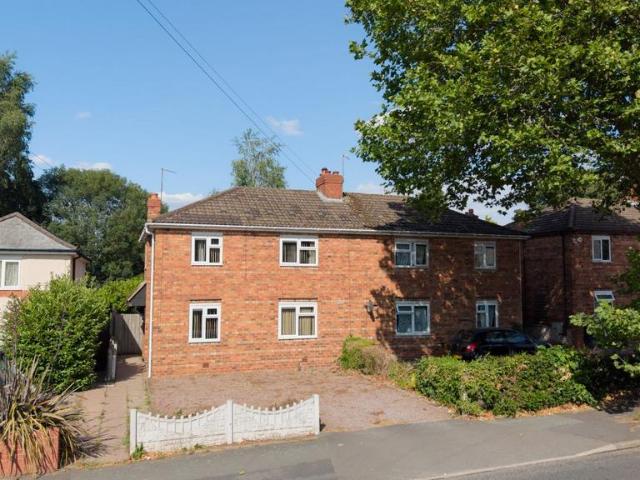 House for sale in Goldthorn Hill, Compton