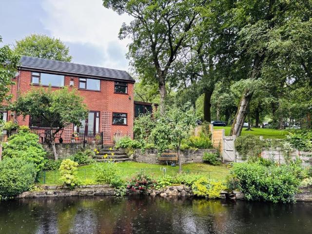 House for sale in Greenfield, Grasscroft