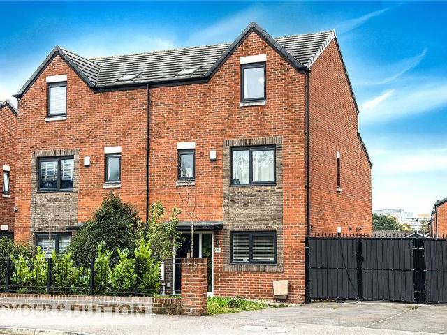 House for sale in Weavers Park, Manchester