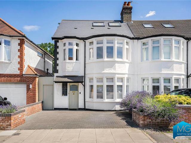 House for sale in Winchmore Hill, Palmers Green