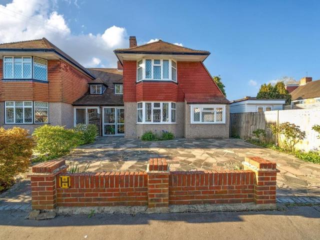 House for sale in London Borough of Croydon, Shirley