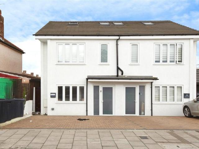 House for sale in Hainault, Greater London