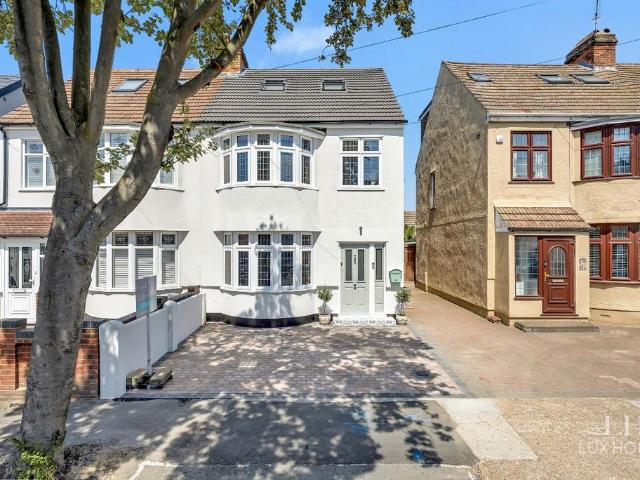 House for sale in Hornchurch, Greater London