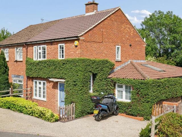 House for sale in Chalfont St. Peter, Denham