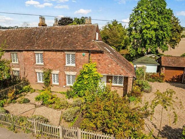 House for sale in The Butts, Kent