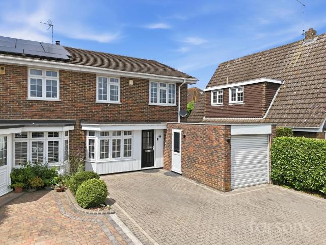 House for sale in Pilgrims' Hatch, Navestock Side