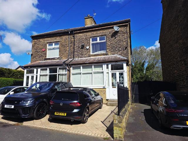 House for sale in Frizinghall, West Yorkshire