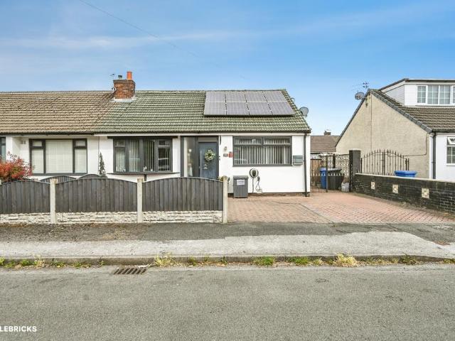 House for sale in Burtonwood and Westbrook, Warrington