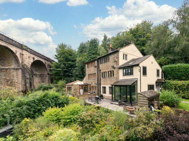 House for sale in Saddleworth, Pendock