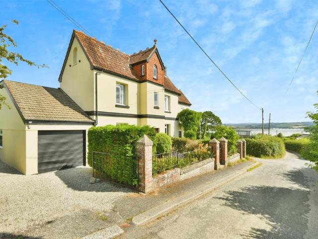 House for sale in Saltash, Cornwall