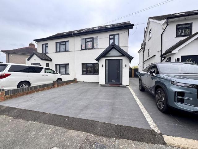 House for sale in Charville, Greater London
