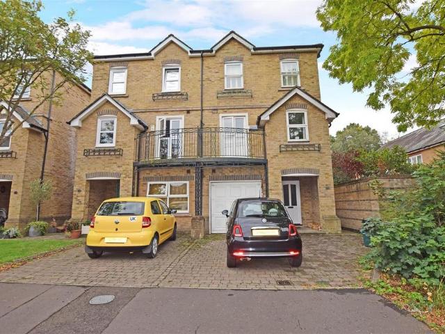 House for sale in Hampton, Greater London