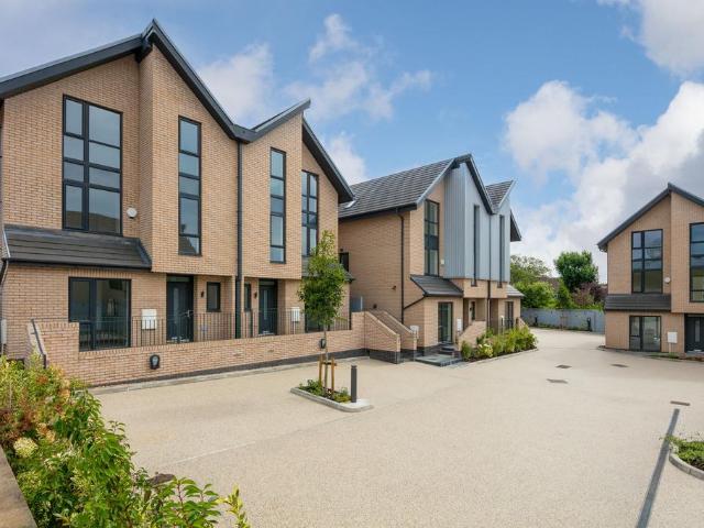 House for sale in Roe Green, Salford