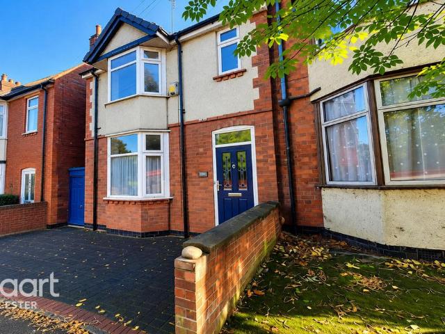 House for sale in Western Park, Leicester
