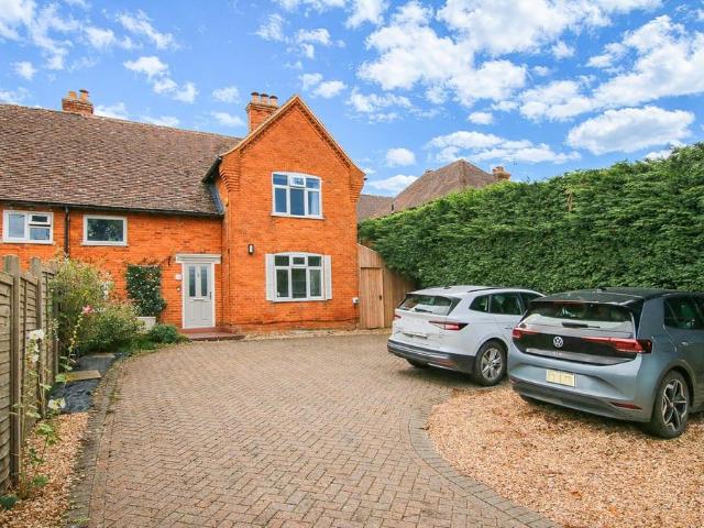 House for sale in Emmbrook, Wokingham
