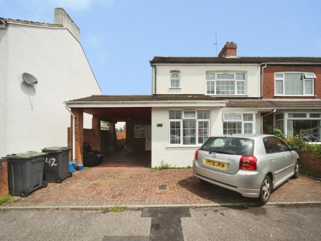 House for sale in Spring Park, Luton