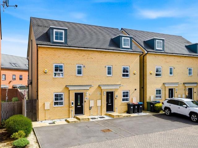 House for sale in Eagle Farm, Wavendon