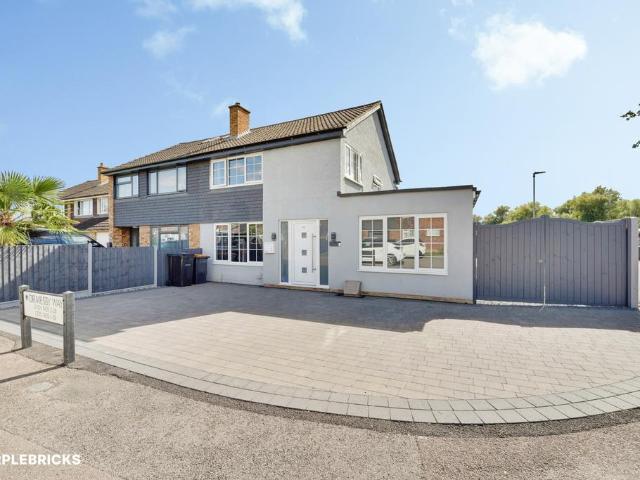 House for sale in Queens Park, Bedford
