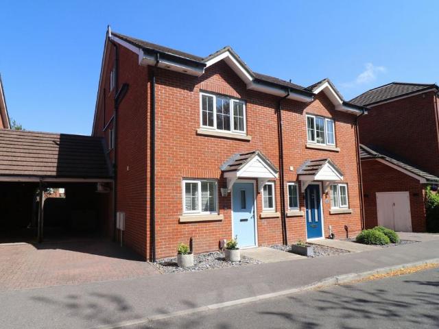House for sale in Hedge End, Helford