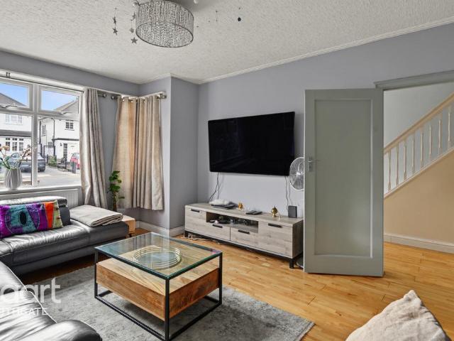 House for sale in Oakwood, Greater London