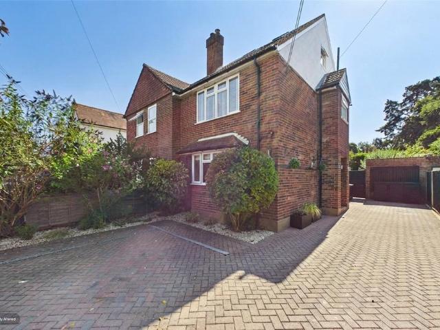 House for sale in Heol-las, Surrey