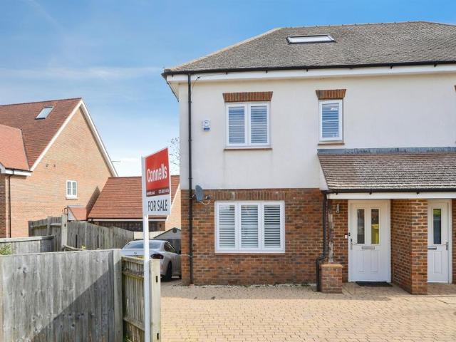 House for sale in Bushey, Bushey Heath
