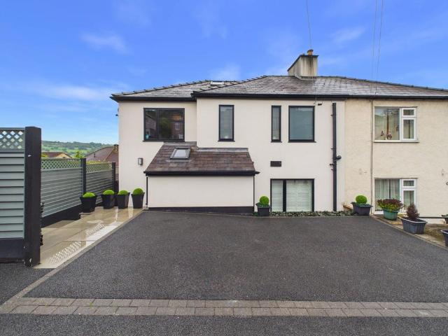 House for sale in Froggatt, East Midlands