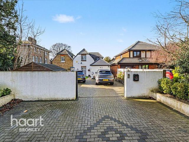 House for sale in Bickley, Greater London