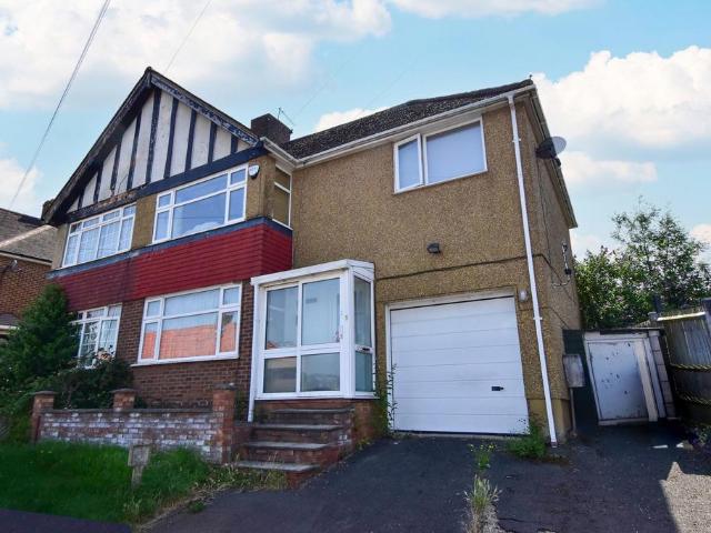 House for sale in Bennetts End, Pouchen End