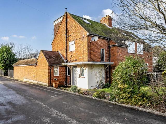 House for sale in Hillview, Surrey