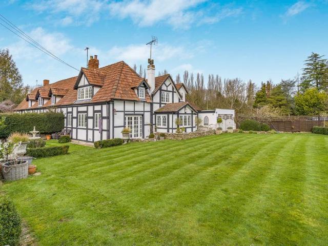 House for sale in Witcombe, Pamington