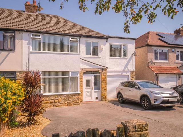 House for sale in Woodhouse, Brighouse