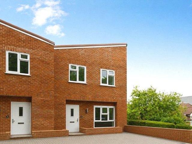 House for sale in Hillview, Surrey