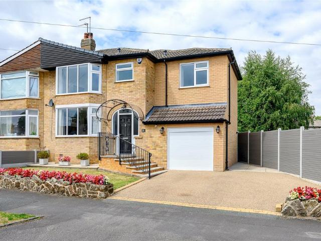 House for sale in Shadwell, West Yorkshire