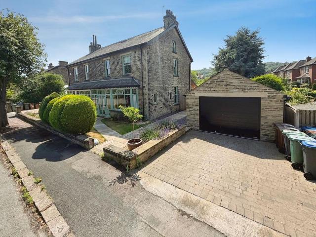 House for sale in Cottingley, West Yorkshire