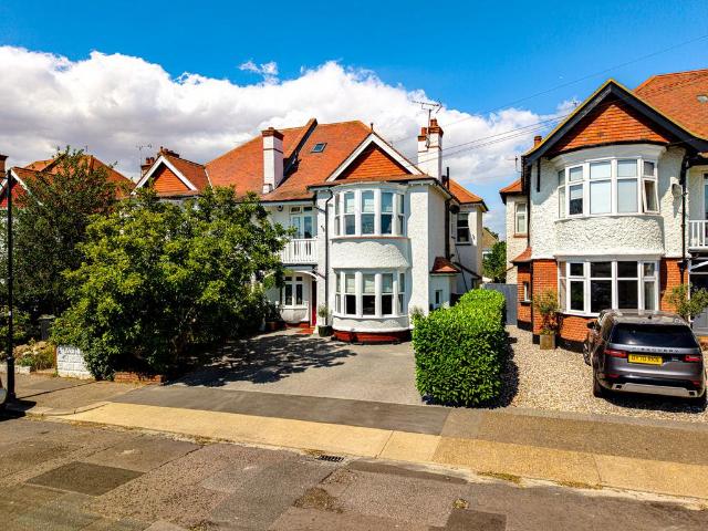 House for sale in Southchurch, Southend-on-Sea