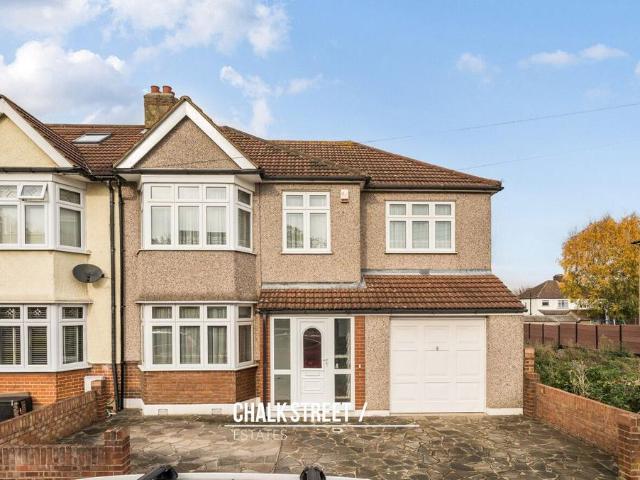 House for sale in Hornchurch, Greater London