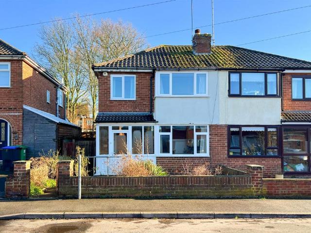 House for sale in Green Close, Warwickshire