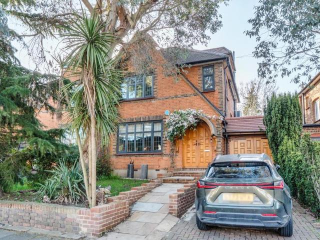 House for sale in Woodside Park, Greater London