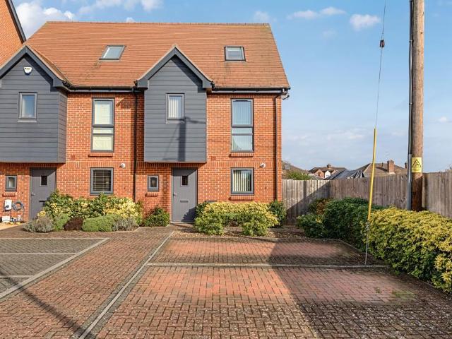 House for sale in Thatcham, West Berkshire