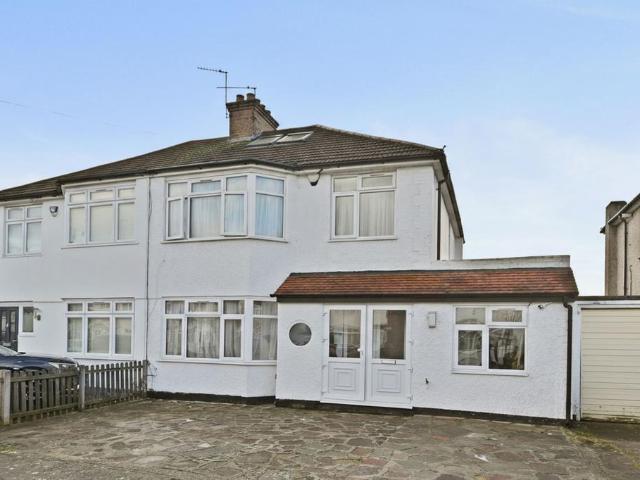 House for sale in Kenton, Greater London