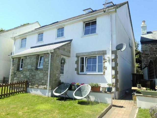 House for sale in Carharrack, Cornwall