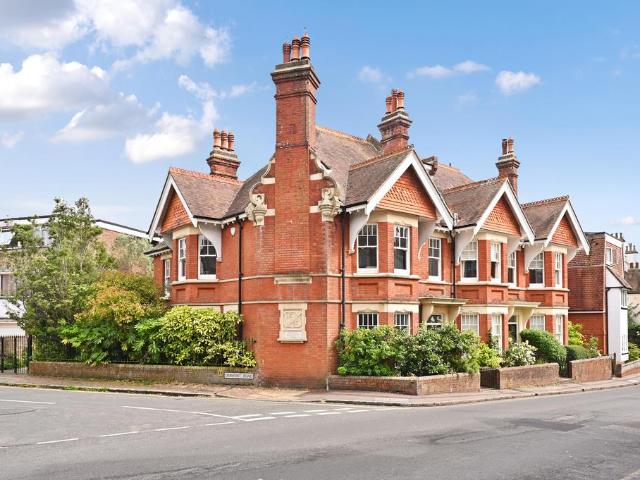 House for sale in Holywell, Eastbourne