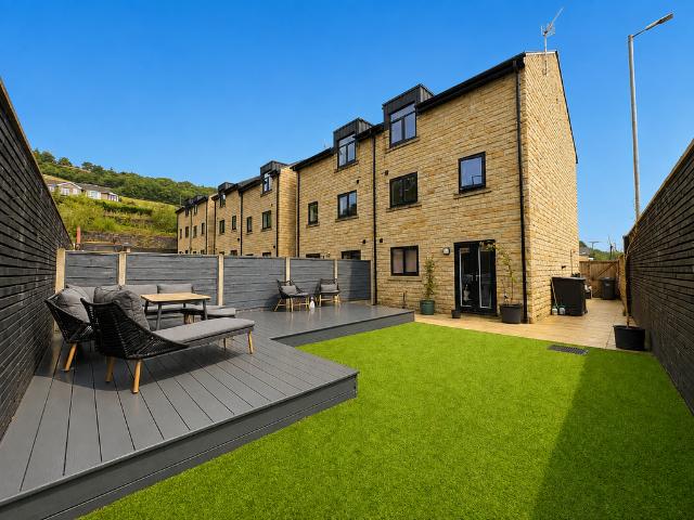 House for sale in Oldroyd, Calderdale